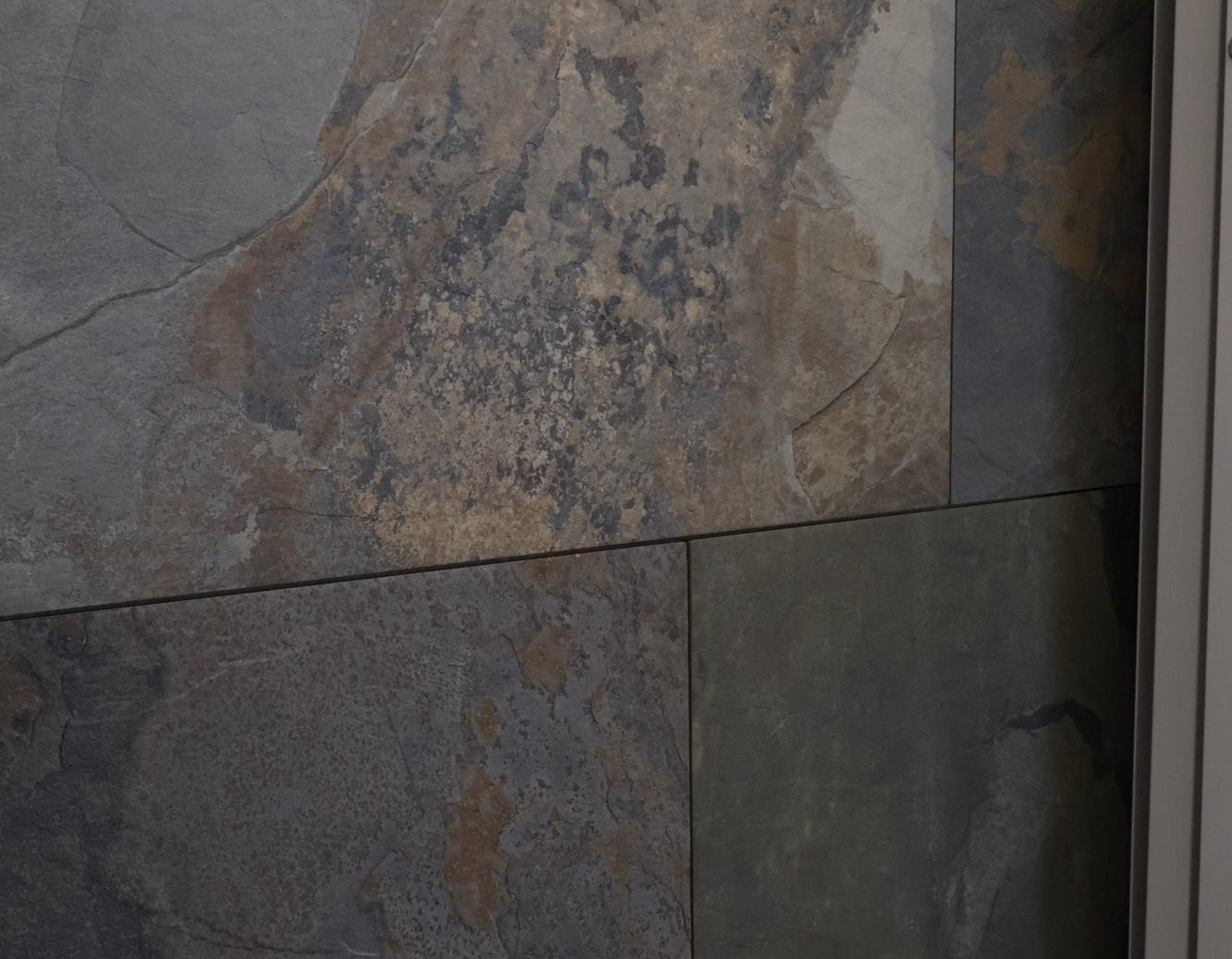 Fliesen in rustikaler Natursteinoptik 