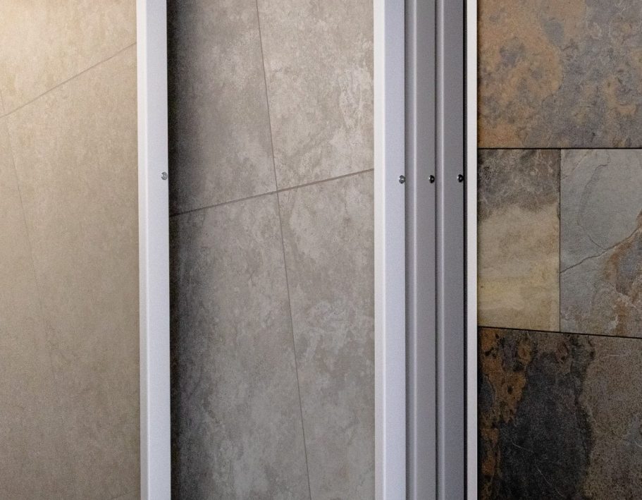 Moderne Fliesen mit Struktur und Farbverlauf in vertikaler Anordnung